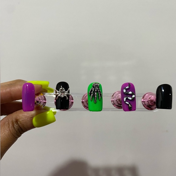 Hand Crafted Halloween (Glow In The Dark) Short Square Press On Nail Set - Picture 3 of 7